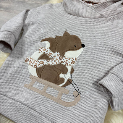 Hoodie mit Stickbild Eichhörnchen auf dem Schlitten