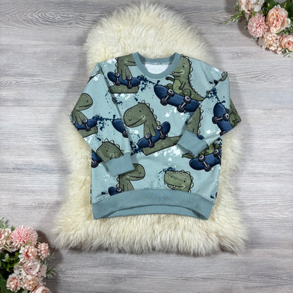 Oversize Pullover mit Skaterdino