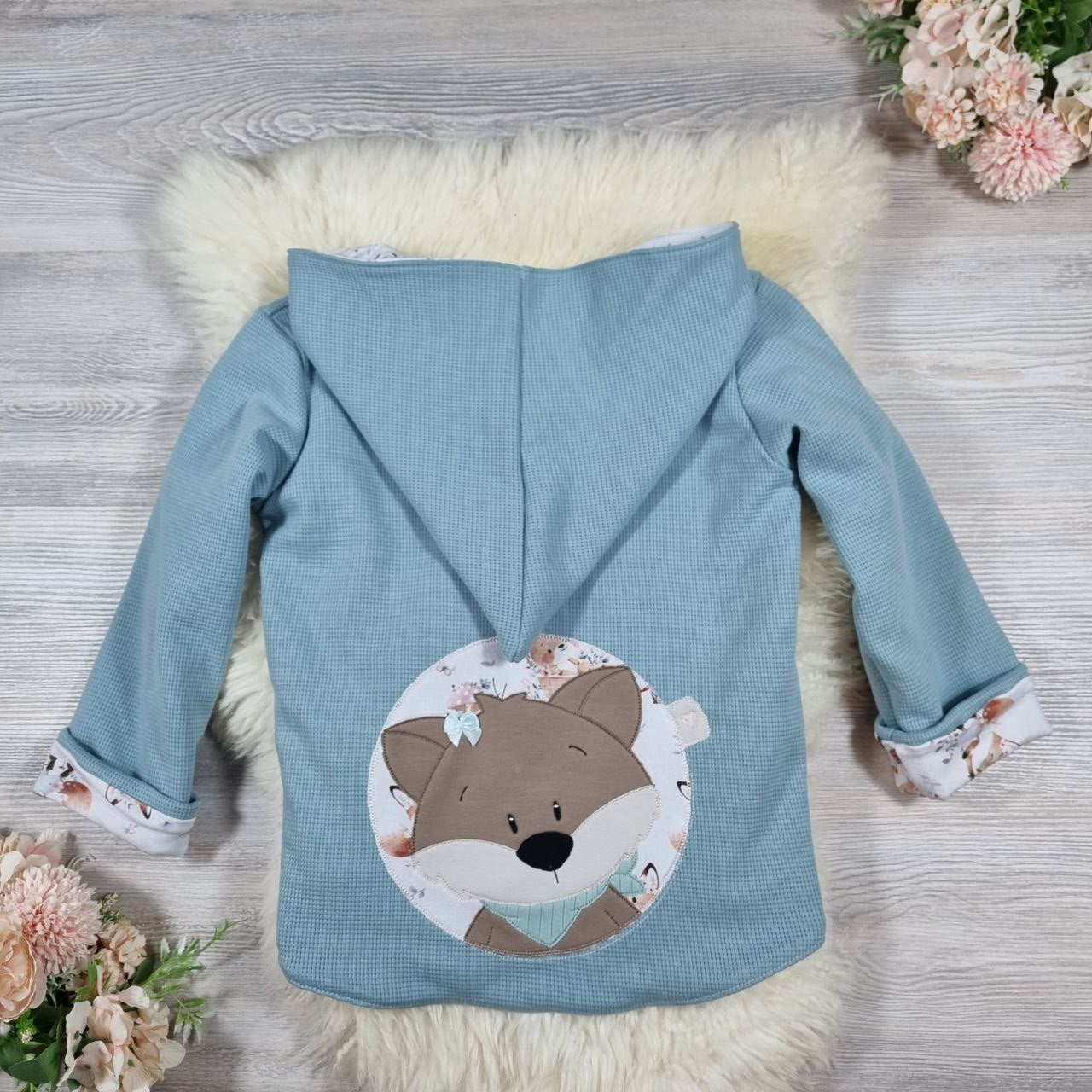 Zipfeljacke mit Stickmotiv - Fuchs mit Halstuch