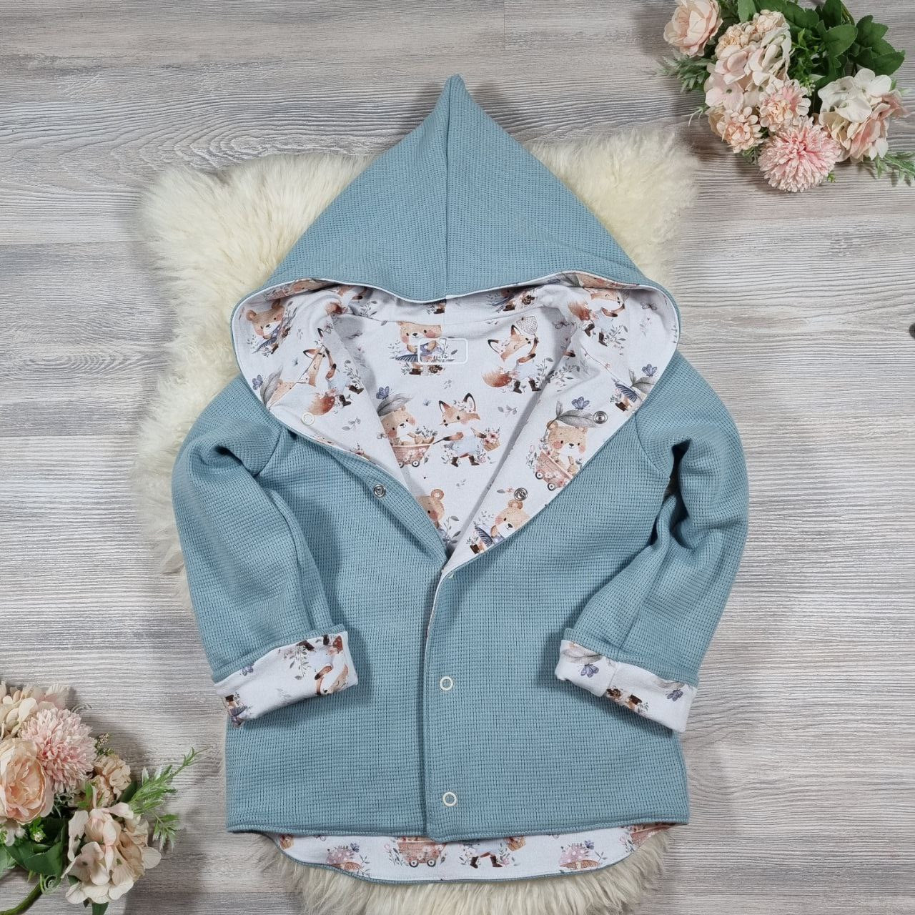 Zipfeljacke mit Stickmotiv - Fuchs mit Halstuch